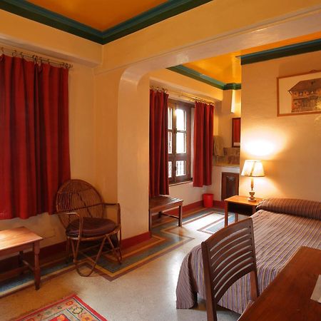Vajra Hotel カトマンズ エクステリア 写真